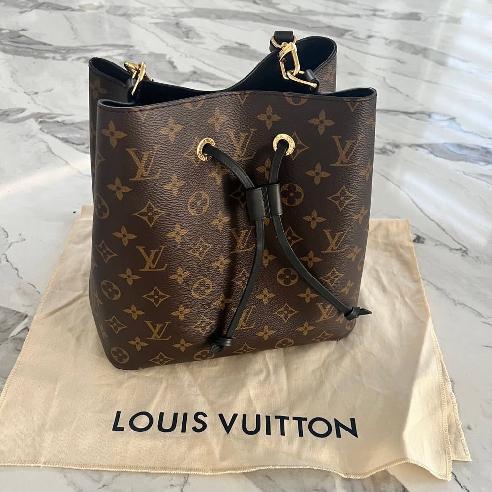 LOUIS VUITTON Monogram Neonoe MM Black